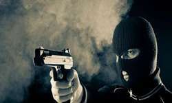 बरेली में दिनदहाड़े सर्राफ से 15 लाख रुपये की लूट बरेली में दिनदहाड़े सर्राफ से 15 लाख रुपये की लूट