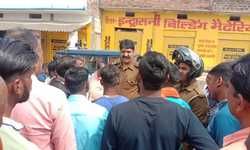 वाराणसी : कोरोना वायरस से पीड़ित रोगी के भर्ती होने की सूचना पर ग्रामीणों ने परमानंदपुर स्थित शेल्टर हाउस पर प्रदर्शन किया। थानाध्यक्ष शिवपुर ने समझा बुझाकर प्रदर्शन समाप्त कराया।