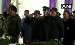 बडगाम स्थित कैंप में रखे गए हैं सीआरपीएफ के शहीद जवानों के शव। राजनाथ ने श्रीनगर में शहीदों को दी श्रद्धांजलि। बडगाम स्थित कैंप में रखे गए हैं सीआरपीएफ के शहीद जवानों के शव। राजनाथ ने श्रीनगर में शहीदों को दी श्रद्धांजलि।