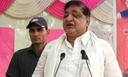 पूरे देश में नरेंद्र मोदी की सुनामी चल रही है