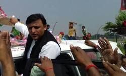 500 गाड़ियों के काफिले के साथ आगरा पहुंचे अखिलेश 500 गाड़ियों के काफिले के साथ आगरा पहुंचे अखिलेश