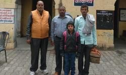 एक बार फिर दिखीं खाकी की मानवीय संवेदनाएं, मूक-बधिर बालक को अवागढ़ पुलिस ने सकुशल बरामद कर फिर से परिजनों से मिलाया