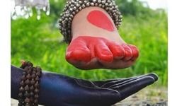 पुरुष चाहे तो पूरे विश्व को अपनी हथेली में उठा ले पुरुष चाहे तो पूरे विश्व को अपनी हथेली में उठा ले