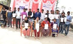 प्रधानमंत्री ग्रामीण डिजिटल साक्षरता अभियान  के अंतर्गत उत्तीर्ण छात्र-छात्रों को प्रमाणपत्र का वितरण