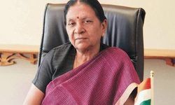 महिलाओं के कपड़े देखना ही है कांग्रेस का संस्कार : आनंदीबेन महिलाओं के कपड़े देखना ही है कांग्रेस का संस्कार : आनंदीबेन