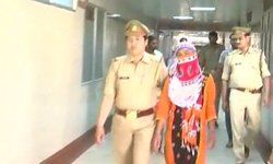 लखनऊ :- सीबीआई की टीम उन्नाव गैंग रेप पीड़िता को लेकर पहुंची राम मनोहर लोहिया अस्पताल। पीड़िता का कराया जाएगा मेडिकल टेस्ट।