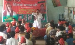 अशोकनगर- जुमलेवाजों की सरकार को उखाड़ फेंकने को कमर कसें सपा कार्यकर्ता : तिलक यादव अशोकनगर- जुमलेवाजों की सरकार को उखाड़ फेंकने को कमर कसें सपा कार्यकर्ता : तिलक यादव