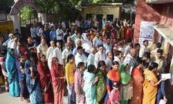 कानपूर -तीन बजे तक 40.30 प्रतिशत वोटिंग, हंगामा करने पर भाजपा नेता पर मुकदमा कानपूर -तीन बजे तक 40.30 प्रतिशत वोटिंग, हंगामा करने पर भाजपा नेता पर मुकदमा