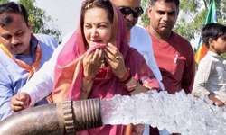 जया की अदा सबसे जुदा, पसीने-पसीने हुईं तो पंपिंग सेट पर ही मुंह धोया जया की अदा सबसे जुदा, पसीने-पसीने हुईं तो पंपिंग सेट पर ही मुंह धोया