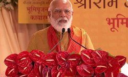 प्रधानमंत्री नरेंद्र मोदी ने अपना संबोधन जय सिया राम के साथ प्रारंभ किया। आज इस जय घोष की गूंज पूरे विश्व में है। सभी देश वासियों, भारत भक्तों को और राम भक्तों को कोटि-कोटि बधाई। प्रधानमंत्री नरेंद्र मोदी ने अपना संबोधन जय सिया राम के साथ प्रारंभ किया। आज इस जय घोष की गूंज पूरे विश्व में है। सभी देश वासियों, भारत भक्तों को और राम भक्तों को कोटि-कोटि बधाई।