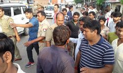 इटावा- NH2 पर बाइक सवार को कार ने रौंदा,बाइक सवार की मौके पर हुई मौत, मृतक लखना क्षेत्र का निवासी बताया जा रहा,थाना इकदिल क्षेत्र के पिलखर हाइवे की घटना