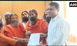 बाबा रामदेव ने सीताराम येचुरी के खिलाफ पुलिस में दी शिकायत बाबा रामदेव ने सीताराम येचुरी के खिलाफ पुलिस में दी शिकायत