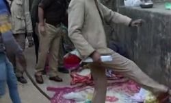 युवक को लात मारते एसएचओ का वीडियो वायरल, एसपी ने किया सस्पेंड