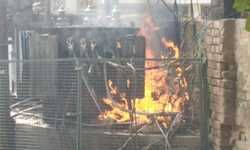 आजमगढ़ : ट्रांसफार्मर में लगी भीषण आग धु धु कर जला ट्रांसफार्मर ,पुरानी सब्जी मंडी क्षेत्र का मामला है काफी मशक्कत के बाद आग पर काबू पाया गया, भीषण गर्मी से ट्रांसफार्मर जलने से लोग परेशान आजमगढ़ : ट्रांसफार्मर में लगी भीषण आग धु धु कर जला ट्रांसफार्मर ,पुरानी सब्जी मंडी क्षेत्र का मामला है काफी मशक्कत के बाद आग पर काबू पाया गया, भीषण गर्मी से ट्रांसफार्मर जलने से लोग परेशान