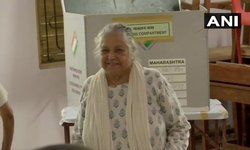 बॉलीवुड की मशहूर अभिनेत्री शुभा खोटे ने अपने मत का इस्तेमाल किया. शुभा खोटे ने अंधेरी पश्चिम विधानसभा क्षेत्र में वोटिंग की.