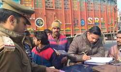 सुबह-सुबह दुपहिया व चार पहिया वाहनों का चेकिंग अभियान चलाया गया