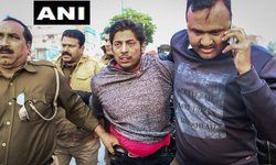 शाहीन बाग में फायरिंग, पुलिस ने एक युवक को हिरासत में लिया शाहीन बाग में फायरिंग, पुलिस ने एक युवक को हिरासत में लिया