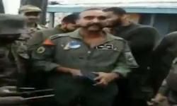 साथियों के बीच विंग कमांडर अभिनंदन, फोटो और वीडियो बनाने की मची होड़ वीडियो वायरल साथियों के बीच विंग कमांडर अभिनंदन, फोटो और वीडियो बनाने की मची होड़ वीडियो वायरल