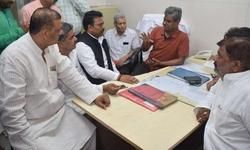 समाजवादी पार्टी का जांच दल पहुंचा हैलट, हंगामा समाजवादी पार्टी का जांच दल पहुंचा हैलट, हंगामा