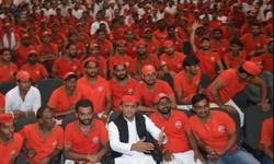 अखिलेश यादव के दोस्ताना अंदाज के कायल हो गए कार्यकर्ता अखिलेश यादव के दोस्ताना अंदाज के कायल हो गए कार्यकर्ता