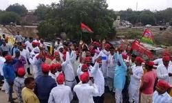 जिस पुल का पीएम को करना है उद्घाटन, वहां सपाइयों ने फीता काटजिस पुल का पीएम को करना है उद्घाटन, वहां सपाइयों ने फीता काट दिया आज जिस पुल का पीएम को करना है उद्घाटन, वहां सपाइयों ने फीता काटजिस पुल का पीएम को करना है उद्घाटन, वहां सपाइयों ने फीता काट दिया आज