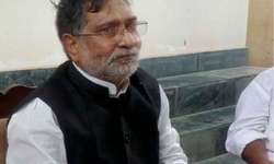 मेरठ CAA हिंसा में मारे गए लोगों के परिजनों से मिला सपा डेलिगेशन, सौंपा 5-5 लाख का चेक