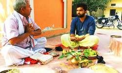 हे पँड़ाइन!   काहें नही बोल रही हो जी? हेल्लो! ओह! हेल्लो!