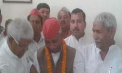 संतकबीर नगर के पूर्व सांसद सुरेंद्र यादव बेटे के साथ सपा में शामिल संतकबीर नगर के पूर्व सांसद सुरेंद्र यादव बेटे के साथ सपा में शामिल