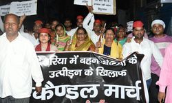 देवरिया घटना के विरोध में सपा महिला सभा ने निकाला केंडल मार्च