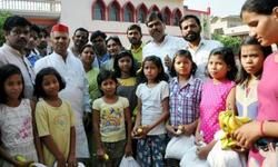 सपा नेताओं ने कुछ ऐसे मनाई दिवाली सपा नेताओं ने कुछ ऐसे मनाई दिवाली