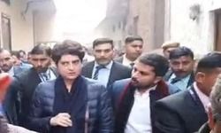 मुज़फ्फरनगर पहुंचीं प्रियंका गांधी, मेरठ जाने के भी लग रहे कयास मुज़फ्फरनगर पहुंचीं प्रियंका गांधी, मेरठ जाने के भी लग रहे कयास