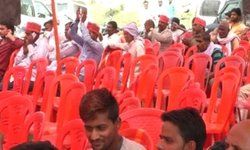 पूर्व विधानसभा अध्यक्ष माता प्रसाद पांडेय के जनसभा में खाली रह गई कुर्सियां