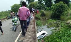 рдмрд╛рд░рд╛рдмрдВрдХреА рдореЗрдВ рдЕрдирд┐рдпрдВрддреНрд░рд┐рдд рдХрд╛рд░ рдирд╣рд░ рдкреБрд▓ рдХреЗ рдиреАрдЪреЗ рдЧрд┐рд░реА, рдкрд╛рдВрдЪ рдХреА рдореМрдд рдмрд╛рд░рд╛рдмрдВрдХреА рдореЗрдВ рдЕрдирд┐рдпрдВрддреНрд░рд┐рдд рдХрд╛рд░ рдирд╣рд░ рдкреБрд▓ рдХреЗ рдиреАрдЪреЗ рдЧрд┐рд░реА, рдкрд╛рдВрдЪ рдХреА рдореМрдд