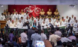 सोशल साइट्स पर दुष्प्रचार करने वालों पर करेंगे मुकदमा : अखिलेश