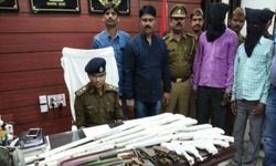 कन्नौज में अवैध असलहा बनाने वाले दो गिरफ्तार, तमंचे-बंदूकें बरामद कन्नौज में अवैध असलहा बनाने वाले दो गिरफ्तार, तमंचे-बंदूकें बरामद