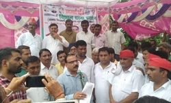 किसानों के जरिये सरकार पर वार की तैयारी में सपा किसानों के जरिये सरकार पर वार की तैयारी में सपा