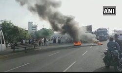 भारत बंद के दौरान गुजरात के भरूच में जोरदार प्रदर्शन, आगजनी के बाद रोकी गई बसें