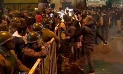 जादवपुर यूनिवर्सिटी में बवाल, पुलिस ने किया लाठीचार्ज जादवपुर यूनिवर्सिटी में बवाल, पुलिस ने किया लाठीचार्ज