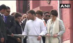 लखनऊ- एयरपोर्ट से राहुल प्रियंका का रोड शो शुरू । साथ मे ज्योतिरादित्य सिंधिया ,राजबब्बर ,आर पी एन सिंह समेत सभी नेता बस की छत पर सवार ।स्वागत के लिये कांग्रेसियों की भीड़ उमड़ी । लखनऊ- एयरपोर्ट से राहुल प्रियंका का रोड शो शुरू । साथ मे ज्योतिरादित्य सिंधिया ,राजबब्बर ,आर पी एन सिंह समेत सभी नेता बस की छत पर सवार ।स्वागत के लिये कांग्रेसियों की भीड़ उमड़ी ।