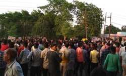 इलाहाबाद : कल से गायब हुए अंकित सोनकर का शव आज  जमुना पुल के नीचे मिला परिजन में आक्रोश किया मिर्ज़ापुर मार्ग को जाम