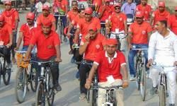 गाजीपुर से निकला सपा के साइकिल सवारों का कारवां