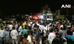 मेरठ: अलीपुर में एक मांस कारखाने में कथित गैस रिसाव के कारण 3 लोग मारे गए। कारखाने के प्रबंधक को हिरासत में ले लिया गया है। अपराधी के खिलाफ मामला दर्ज किया जाएगा। जांच चल रही है।  राजेश पांडे, एसएसप�