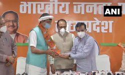 कांग्रेस से आज बीजेपी में शामिल होने वाले विधायक प्रद्युम्न सिंह को मध्य प्रदेश स्टेट सिविल सप्लाइज कॉर्पोरेशन लिमिटेड का चेयरमैन बनाया गया। उन्हें कैबिनेट मंत्री का दर्जा दिया गया है। कांग्रेस से आज बीजेपी में शामिल होने वाले विधायक प्रद्युम्न सिंह को मध्य प्रदेश स्टेट सिविल सप्लाइज कॉर्पोरेशन लिमिटेड का चेयरमैन बनाया गया। उन्हें कैबिनेट मंत्री का दर्जा दिया गया है।