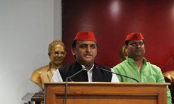 देश में कैश की किल्लत बड़ी अंतरराष्ट्रीय साजिश का संकेत : अखिलेश देश में कैश की किल्लत बड़ी अंतरराष्ट्रीय साजिश का संकेत : अखिलेश