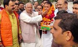 लल्लू सिंह ने किया नामांकन।