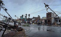 ओडिशा में 8 की मौत, जनजीवन अस्त व्यस्त, मोबाइल नेटवर्क-बिजली ठप ओडिशा में 8 की मौत, जनजीवन अस्त व्यस्त, मोबाइल नेटवर्क-बिजली ठप