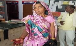 तीन बजे तक 13 सीटों पर 43.91 प्रतिशत मतदान, शाहजहांपुर के तिलहर में चलीं गोलियां तीन बजे तक 13 सीटों पर 43.91 प्रतिशत मतदान, शाहजहांपुर के तिलहर में चलीं गोलियां