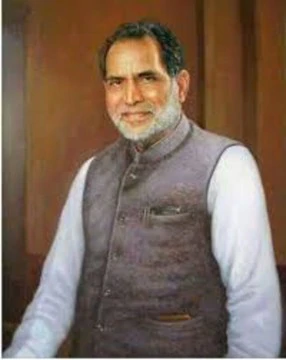 सपा कार्यकर्ताओं ने पूर्व प्रधानमंत्री चंद्रशेखर की पुण्य तिथि मनाई