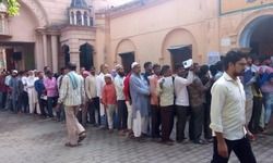 बुर्का पहनकर हो रही फर्जी वोटिंग भाजपा सांसद का आरोप बुर्का पहनकर हो रही फर्जी वोटिंग भाजपा सांसद का आरोप