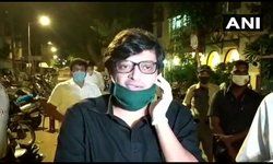 मुंबई: रिपब्लिक टीवी के प्रधान संपादक अर्नब गोस्वामी एनएम जोशी मार्ग पुलिस थाने से बाहर आये, पुलिस पूछताछ लगभग 12 घंटे चली  हैं।